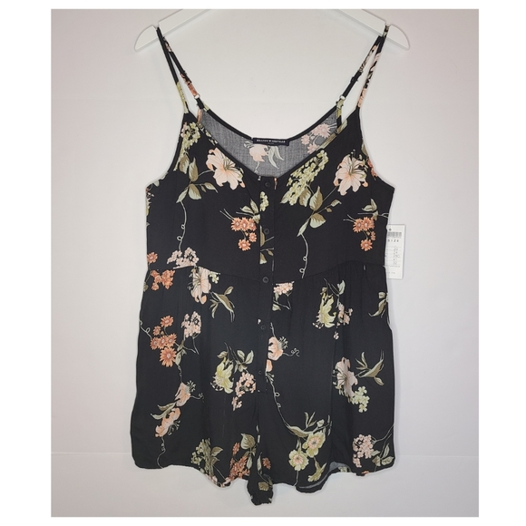 Brandy Melville Floral Romper - Picture 2 of 8